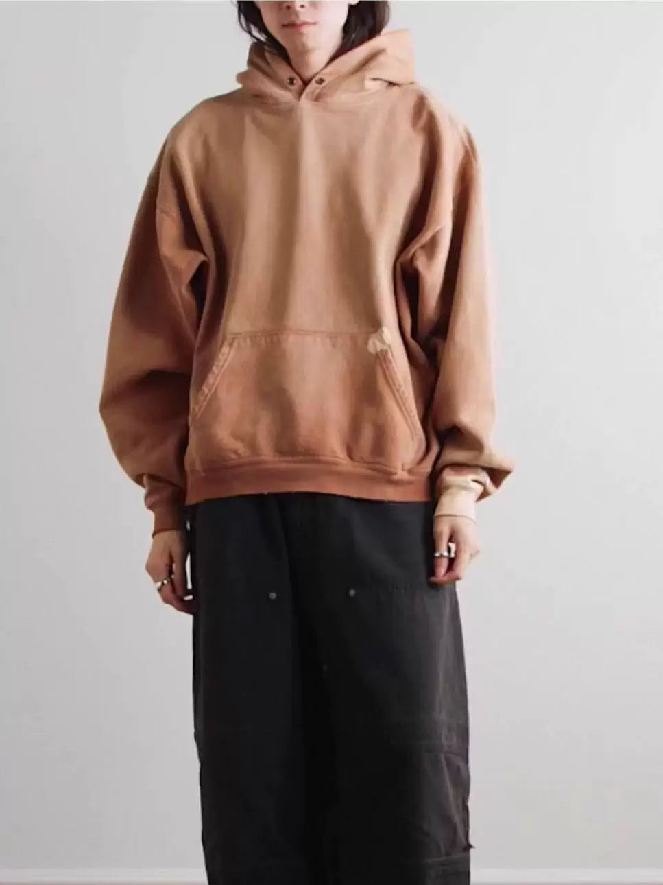 GALLERY DEPT. VENTURA HOODIE is an American style high street hoodie made of old, washed, and discarded soil