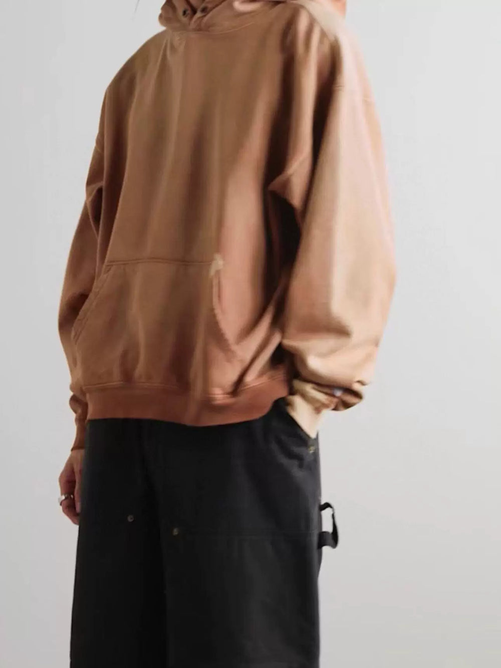 GALLERY DEPT. VENTURA HOODIE is an American style high street hoodie made of old, washed, and discarded soil