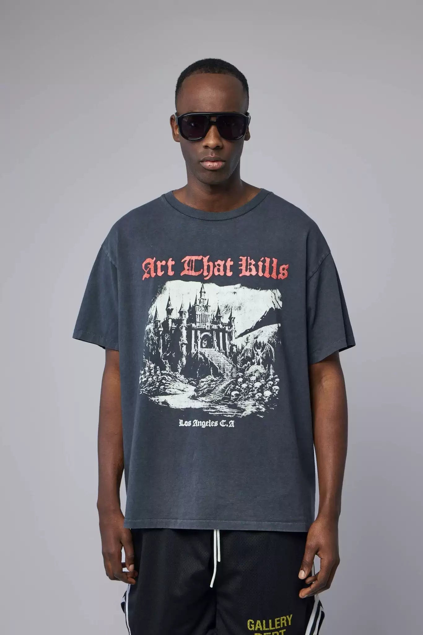 Gallery Depot. Atk Castle Tee Vintage Black Vintage Castle Printed Short Sleeves